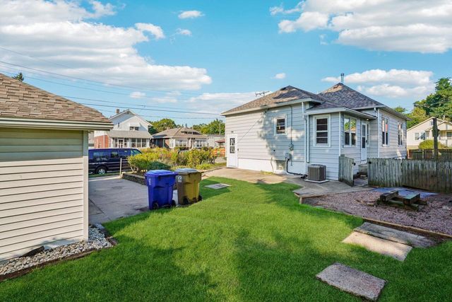 7402 8th AVENUE, Kenosha, WI 53143