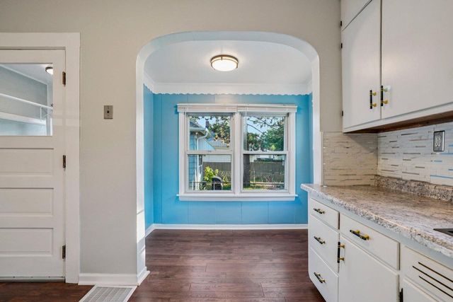7402 8th AVENUE, Kenosha, WI 53143