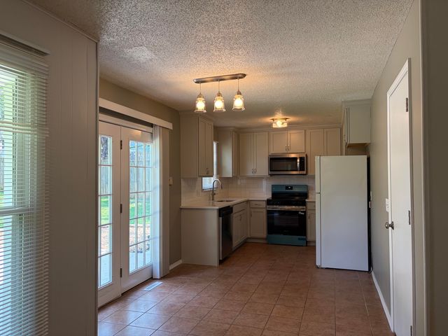 3205 W Marty Street, Springfield, MO 65810