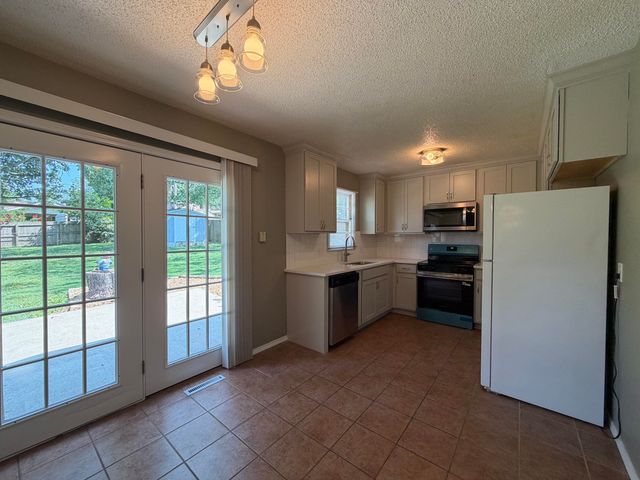 3205 W Marty Street, Springfield, MO 65810