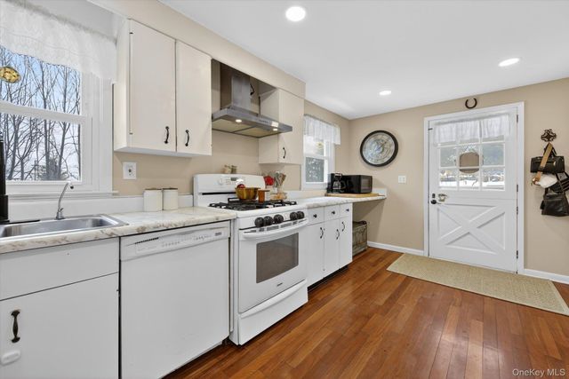 110 Stagecoach Pass, Stormville, NY 12582