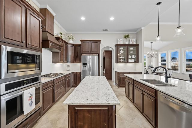 720 Falls Creek Court, Burleson, TX 76028