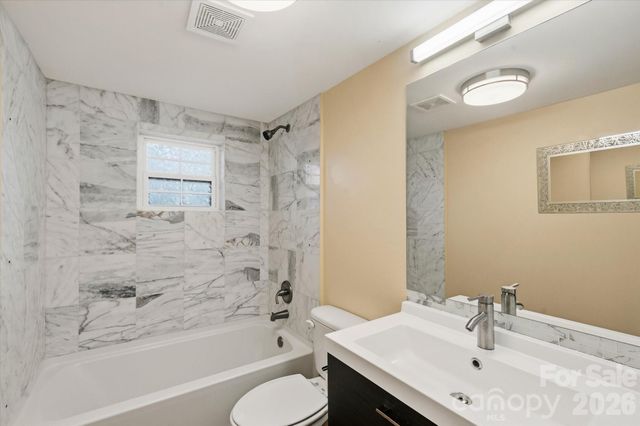 89 Carolina Avenue, Brevard, NC 28712