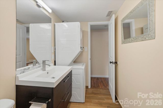 89 Carolina Avenue, Brevard, NC 28712