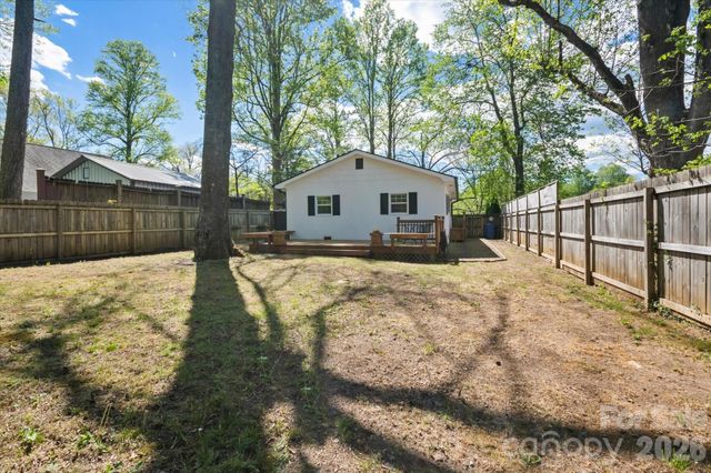 89 Carolina Avenue, Brevard, NC 28712