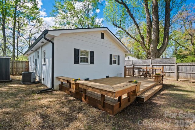 89 Carolina Avenue, Brevard, NC 28712