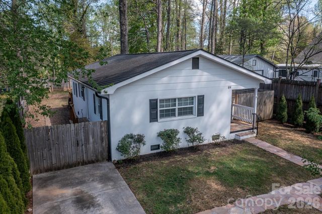 89 Carolina Avenue, Brevard, NC 28712