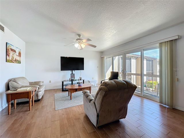 562 ORANGE DRIVE 33, Altamonte Springs, FL 32701