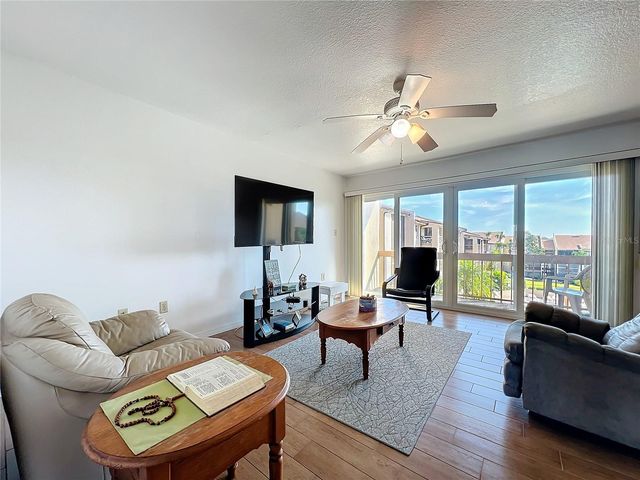 562 ORANGE DRIVE 33, Altamonte Springs, FL 32701