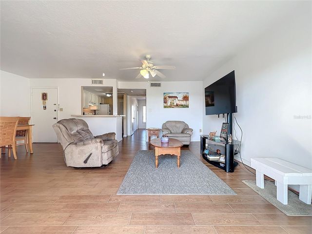 562 ORANGE DRIVE 33, Altamonte Springs, FL 32701