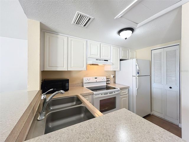562 ORANGE DRIVE 33, Altamonte Springs, FL 32701