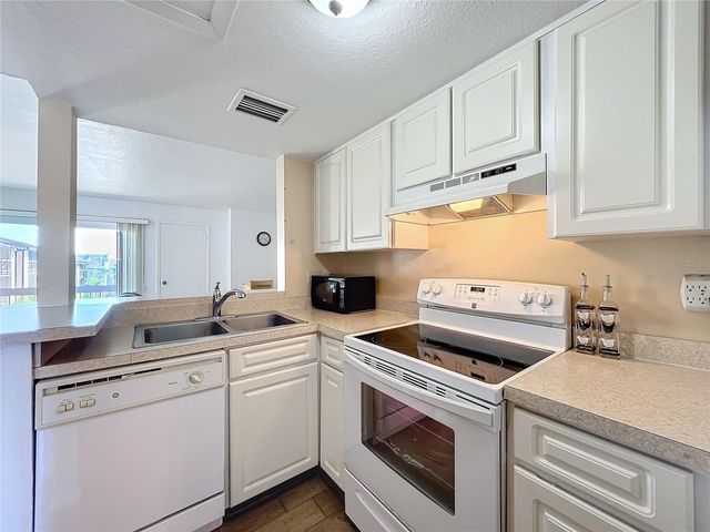562 ORANGE DRIVE 33, Altamonte Springs, FL 32701