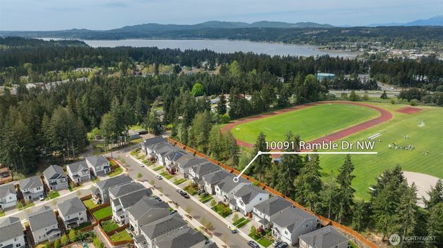 10091 Ramble Dr, Bremerton, WA 98311