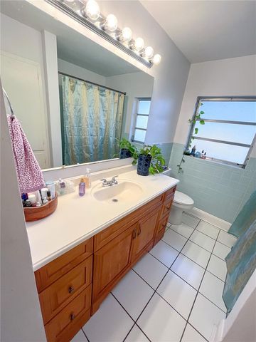 4018 NW 10TH AVENUE, Gainesville, FL 32605