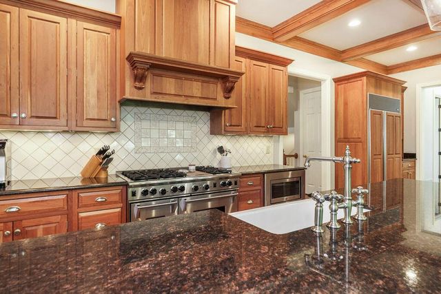 8382 Deep Run, Powell, OH 43065