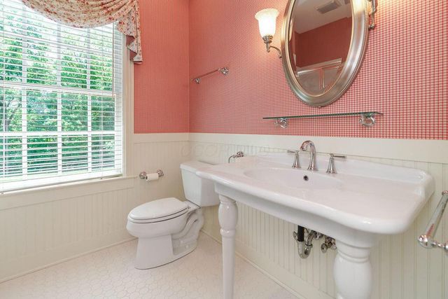 8382 Deep Run, Powell, OH 43065