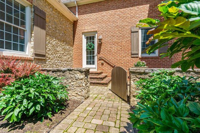 8382 Deep Run, Powell, OH 43065