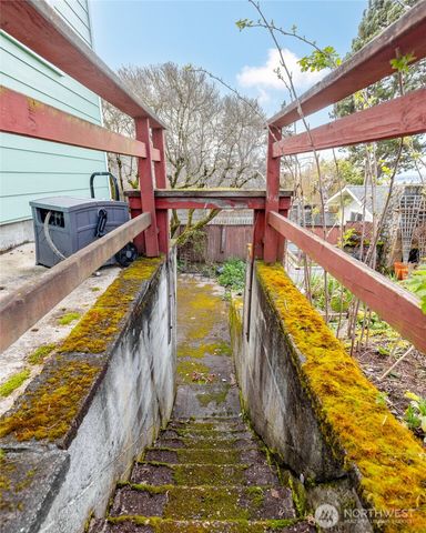 703 N 8th Street, Mount Vernon, WA 98273