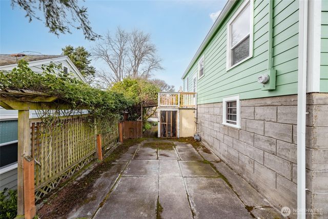 703 N 8th Street, Mount Vernon, WA 98273