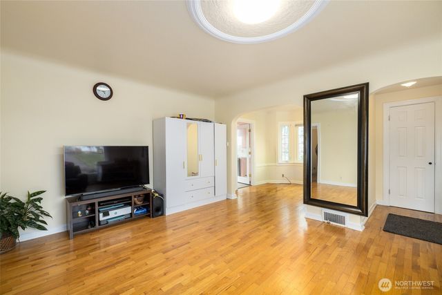 703 N 8th Street, Mount Vernon, WA 98273