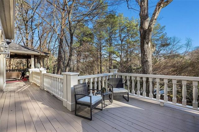 920 Curlew NW Court, Atlanta, GA 30327