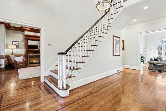 920 Curlew NW Court, Atlanta, GA 30327