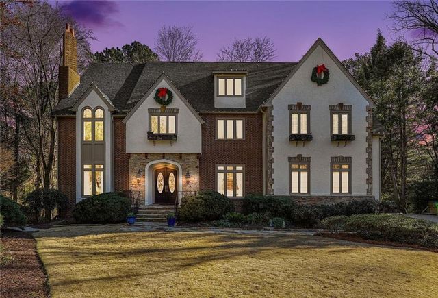 920 Curlew NW Court, Atlanta, GA 30327