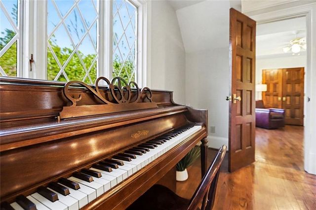 920 Curlew NW Court, Atlanta, GA 30327