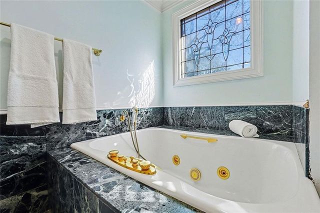 920 Curlew NW Court, Atlanta, GA 30327