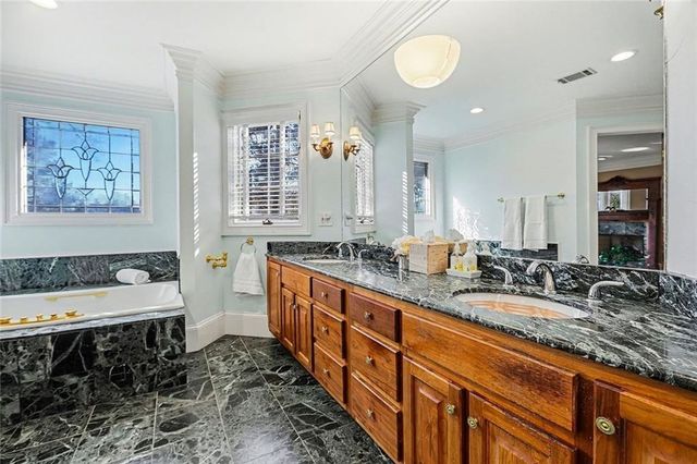 920 Curlew NW Court, Atlanta, GA 30327