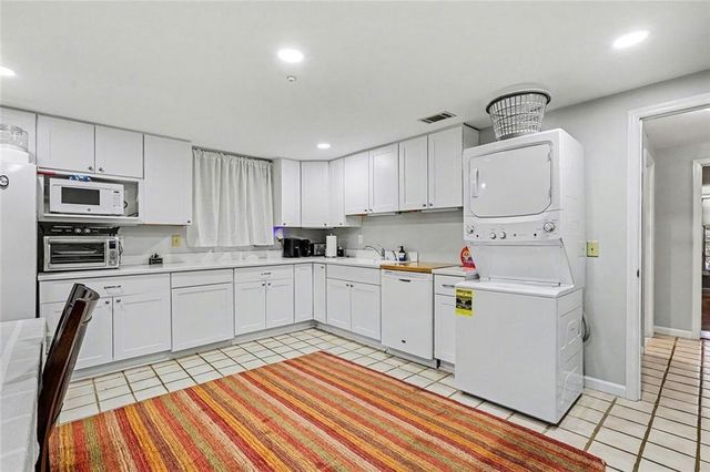 920 Curlew NW Court, Atlanta, GA 30327