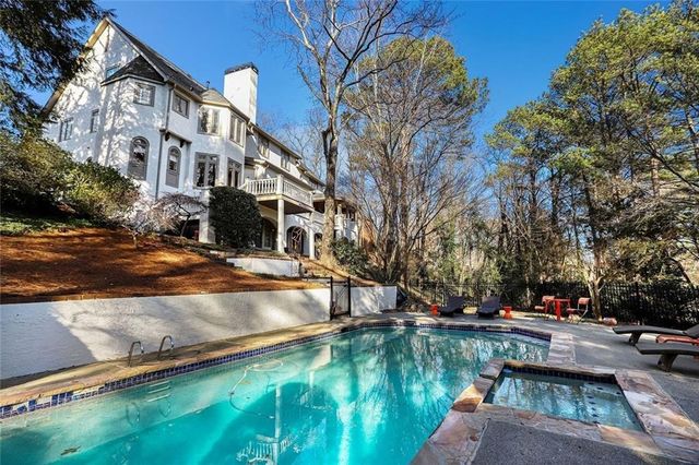 920 Curlew NW Court, Atlanta, GA 30327