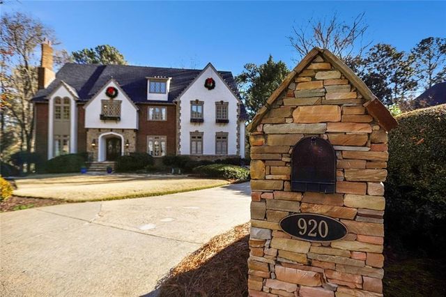 920 Curlew NW Court, Atlanta, GA 30327