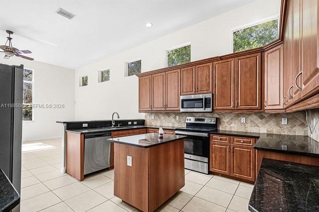 1440 16th Ave NE, Naples, FL 34120