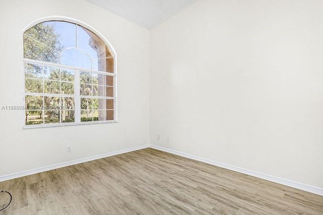 1440 16th Ave NE, Naples, FL 34120