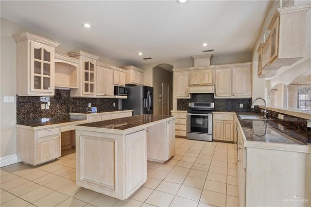 2801 Santa Alejandra, Mission, TX 78572