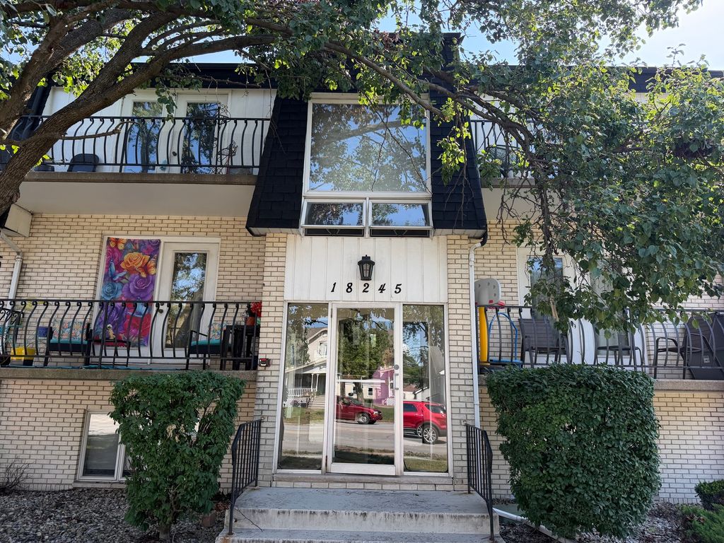 18245 Burnham Avenue 5, Lansing, IL 60438