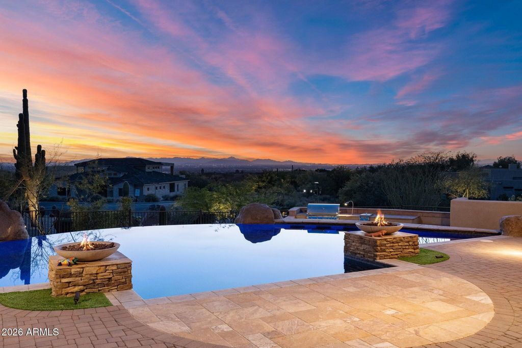 Image 5 of property listing at 8540 E MCDOWELL Road 21, Mesa, AZ 85207