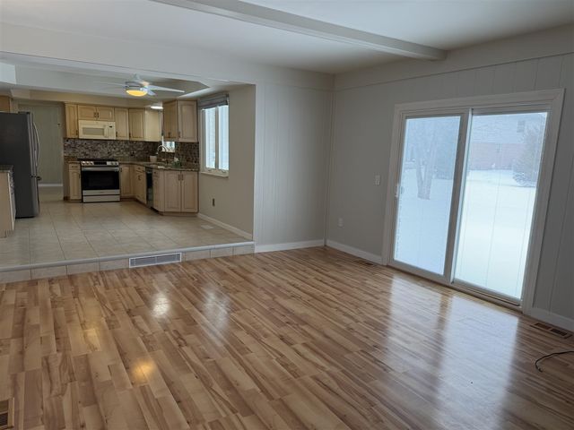 3550 Kings Point Drive, Troy, MI 48083