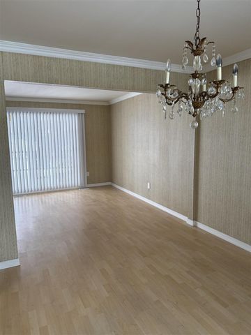 3550 Kings Point Drive, Troy, MI 48083