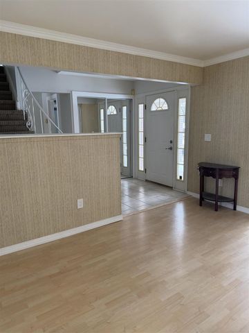 3550 Kings Point Drive, Troy, MI 48083