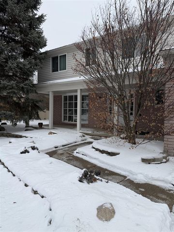 3550 Kings Point Drive, Troy, MI 48083