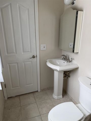 3550 Kings Point Drive, Troy, MI 48083