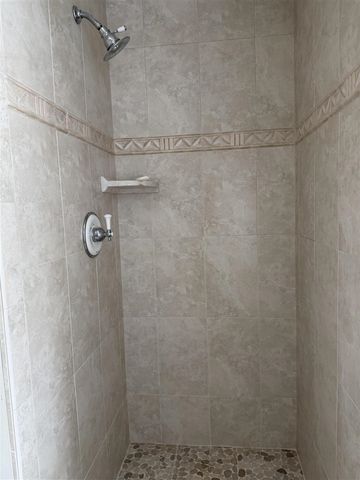 3550 Kings Point Drive, Troy, MI 48083