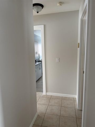 3550 Kings Point Drive, Troy, MI 48083