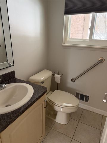 3550 Kings Point Drive, Troy, MI 48083