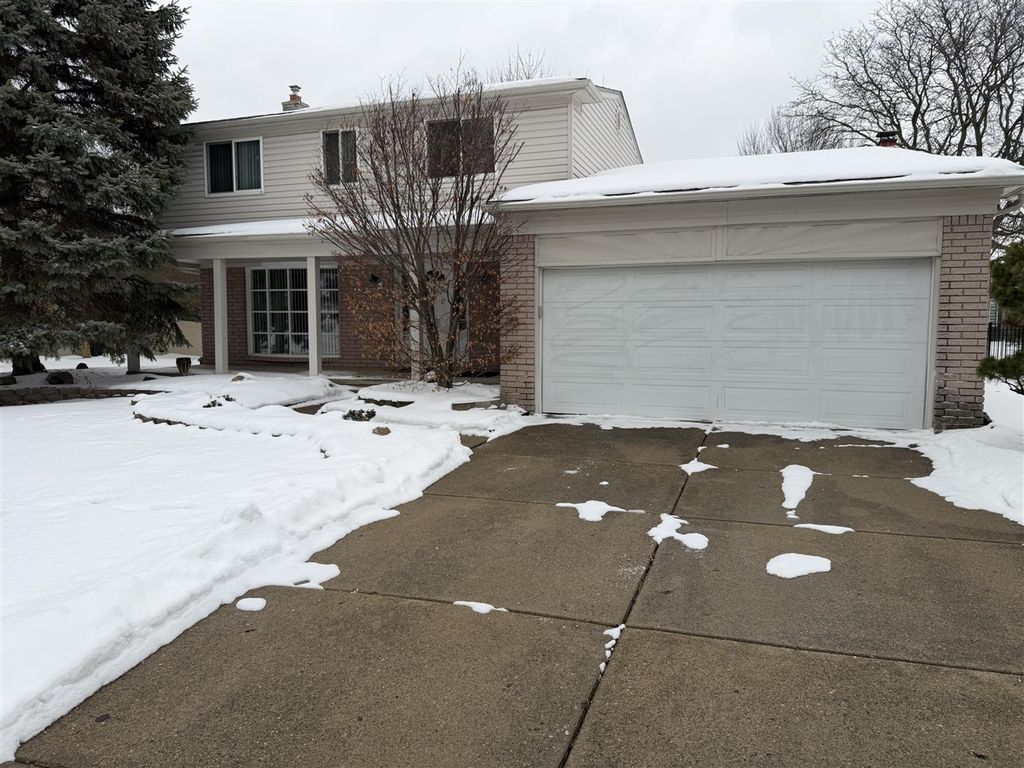 3550 Kings Point Drive, Troy, MI 48083