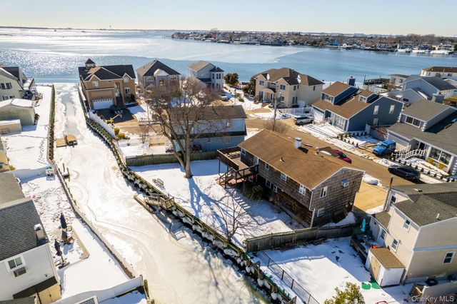 711 S Bayview Avenue, Freeport, NY 11520