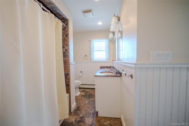 711 S Bayview Avenue, Freeport, NY 11520