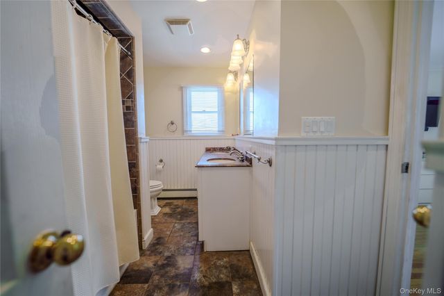 711 S Bayview Avenue, Freeport, NY 11520